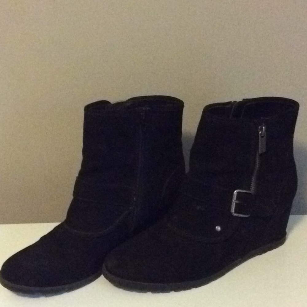 “Unisa” black booties size 10